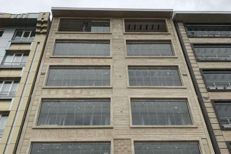 شیشه سکوریت و شیشه بالکنی مدل ترک